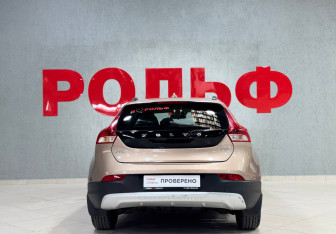 Подержанный автомобиль Volvo V40 Cross Country 2013 года (6 фото)