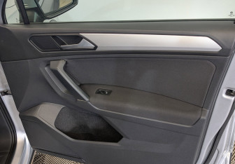 Подержанный автомобиль Volkswagen Tiguan 2020 года (24 фото)