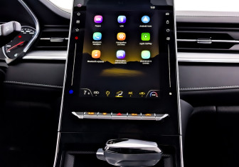 Подержанный автомобиль Москвич 6 2024 года (15 фото)