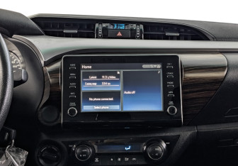 Подержанный автомобиль Toyota Hilux 2022 года (17 фото)