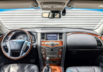 Подержанный автомобиль Infiniti QX80 2016 года (14 фото)