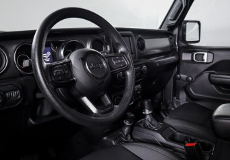 Подержанный автомобиль Jeep Wrangler 2021 года (14 фото)