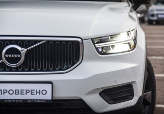 Подержанный автомобиль Volvo XC40 2019 года (2 фото)