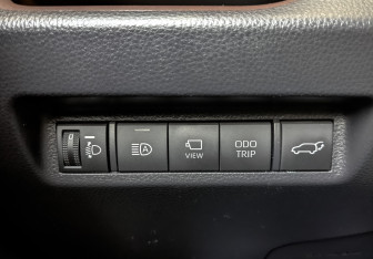 Подержанный автомобиль Toyota RAV4 2023 года (26 фото)
