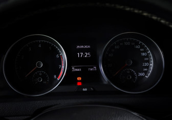 Подержанный автомобиль Volkswagen Golf Hatchback 2014 года (15 фото)
