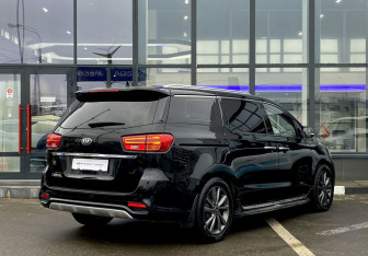 Подержанный автомобиль Kia Carnival 2019 года (5 фото)