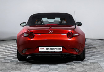 Подержанный автомобиль Mazda MX-5 2017 года (6 фото)