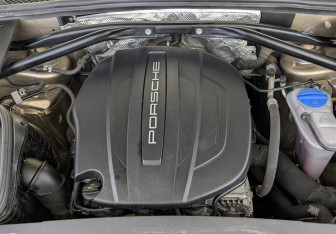 Подержанный автомобиль Porsche Macan 2016 года (9 фото)