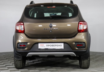 Подержанный автомобиль Renault Sandero 2022 года (6 фото)