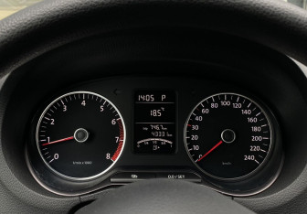 Подержанный автомобиль Volkswagen Polo Hatchback 2010 года (19 фото)