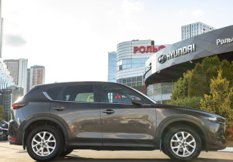 Подержанный автомобиль Mazda CX-5 2017 года (3 фото)
