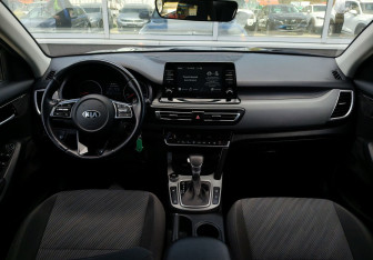Подержанный автомобиль Kia Seltos 2021 года (11 фото)
