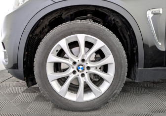 Подержанный автомобиль BMW X5 2017 года (18 фото)