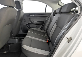 Подержанный автомобиль Skoda Rapid Liftback 2021 года (12 фото)