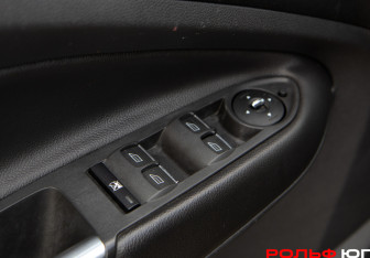 Подержанный автомобиль Ford Kuga 2014 года (17 фото)