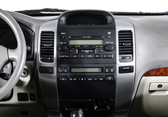 Подержанный автомобиль Toyota Land Cruiser Prado 2007 года (13 фото)