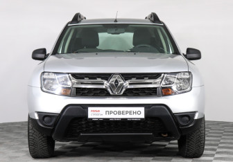 Подержанный автомобиль Renault Duster 2016 года (2 фото)