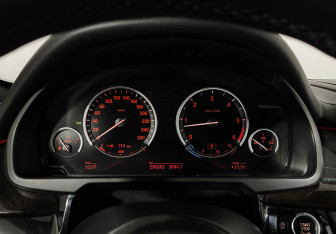 Подержанный автомобиль BMW X5 2014 года (13 фото)