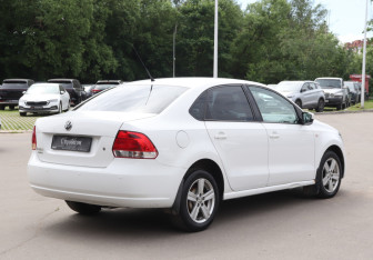 Подержанный автомобиль Volkswagen Polo Sedan 2012 года (5 фото)