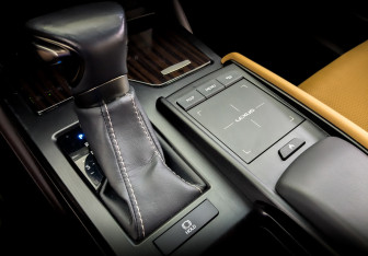 Подержанный автомобиль Lexus ES 2019 года (28 фото)