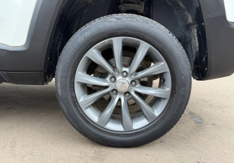 Подержанный автомобиль Jeep Renegade 2015 года (13 фото)