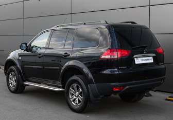 Подержанный автомобиль Mitsubishi Pajero Sport 2013 года (6 фото)