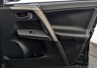 Подержанный автомобиль Toyota RAV4 2019 года (25 фото)