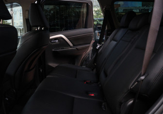 Подержанный автомобиль Mitsubishi Montero Sport 2021 года (8 фото)