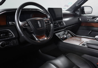 Подержанный автомобиль Lincoln Navigator 2021 года (14 фото)