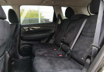 Подержанный автомобиль Nissan X-Trail 2015 года (21 фото)