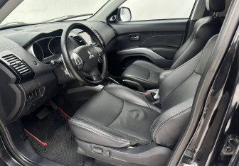 Подержанный автомобиль Mitsubishi Outlander 2008 года (9 фото)