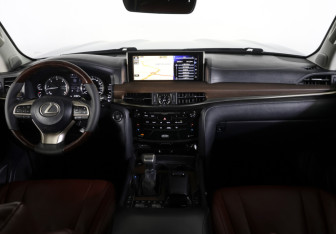 Подержанный автомобиль Lexus LX 2015 года (13 фото)