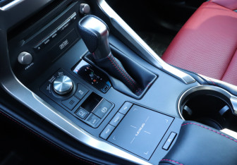 Подержанный автомобиль Lexus NX 2019 года (15 фото)