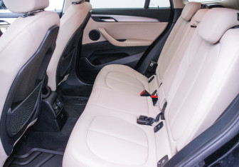 Подержанный автомобиль BMW X1 2019 года (11 фото)