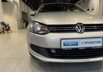 Подержанный автомобиль Volkswagen Polo Sedan 2011 года (8 фото)