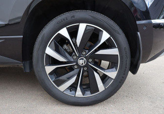 Подержанный автомобиль Skoda Karoq 2024 года (9 фото)