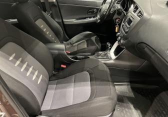 Подержанный автомобиль Kia Ceed Wagon 2012 года (9 фото)