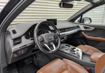Подержанный автомобиль Audi Q7 2017 года (16 фото)