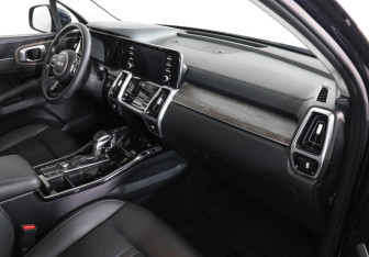 Подержанный автомобиль Kia Sorento 2022 года (10 фото)