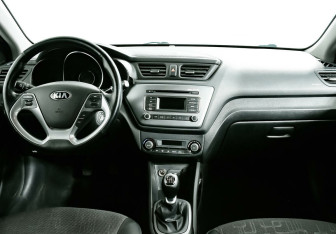 Подержанный автомобиль Kia Rio Sedan 2016 года (8 фото)