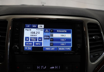 Подержанный автомобиль Jeep Grand Cherokee 2012 года (21 фото)