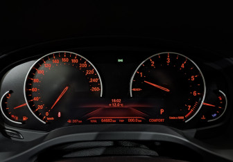 Подержанный автомобиль BMW X3 2020 года (16 фото)