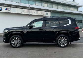Подержанный автомобиль Toyota Land Cruiser Suv 2024 года (8 фото)