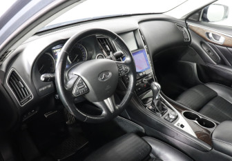 Подержанный автомобиль Infiniti Q50 2014 года (7 фото)