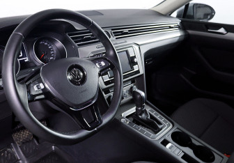 Подержанный автомобиль Volkswagen Passat Wagon 2017 года (8 фото)