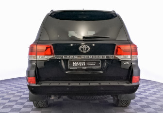 Подержанный автомобиль Toyota Land Cruiser Suv 2019 года (6 фото)