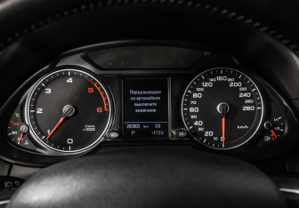 Подержанный автомобиль Audi Q5 2015 года (13 фото)
