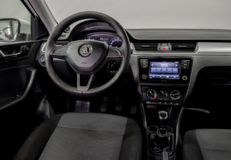 Подержанный автомобиль Skoda Rapid Liftback 2019 года (25 фото)