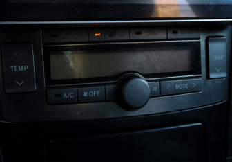 Подержанный автомобиль Toyota Avensis Sedan 2004 года (16 фото)