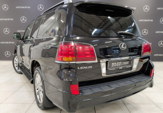 Подержанный автомобиль Lexus LX 2010 года (7 фото)